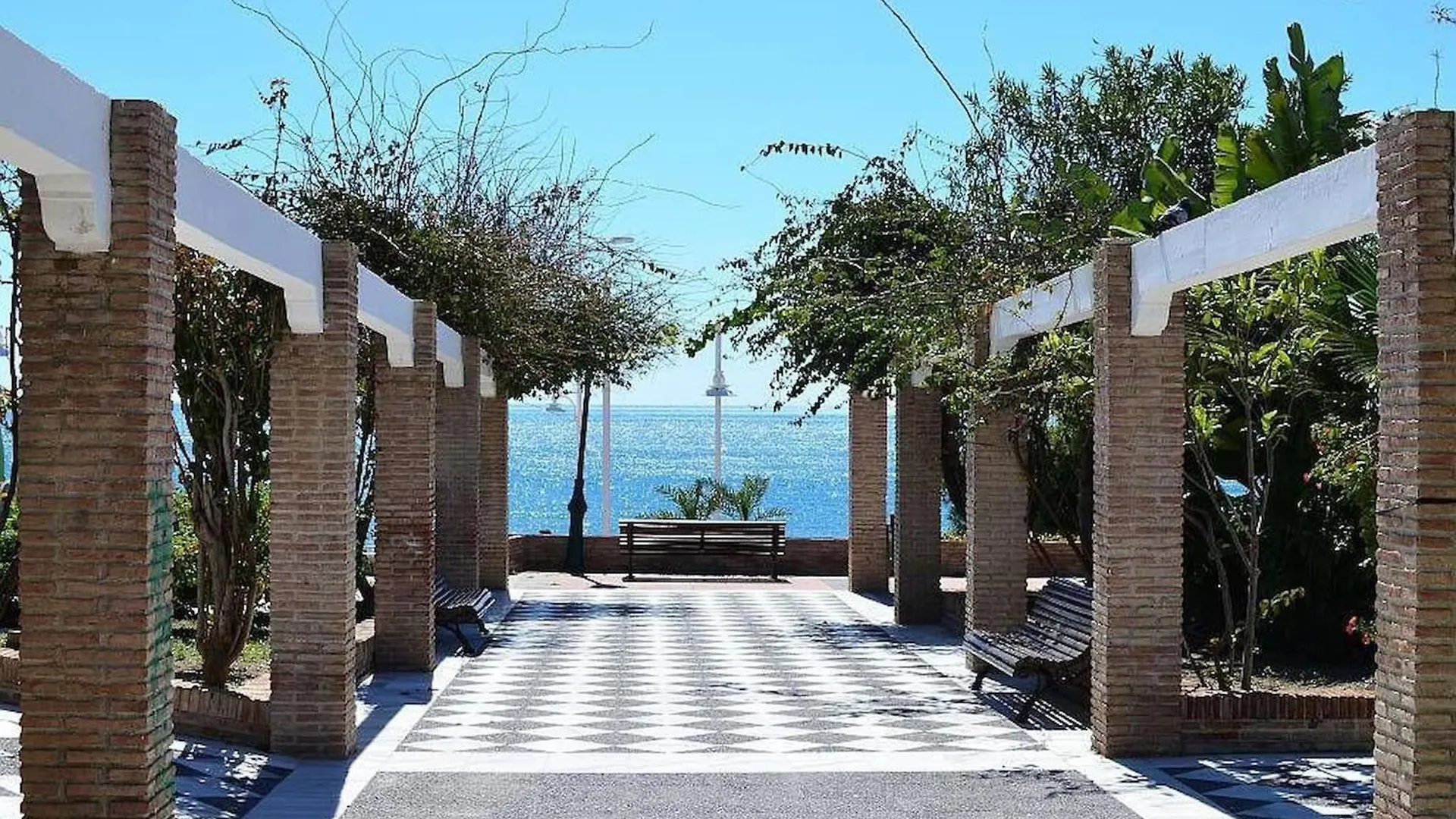 Atico Jimena Granada En El Centro De Nerja Apartamento