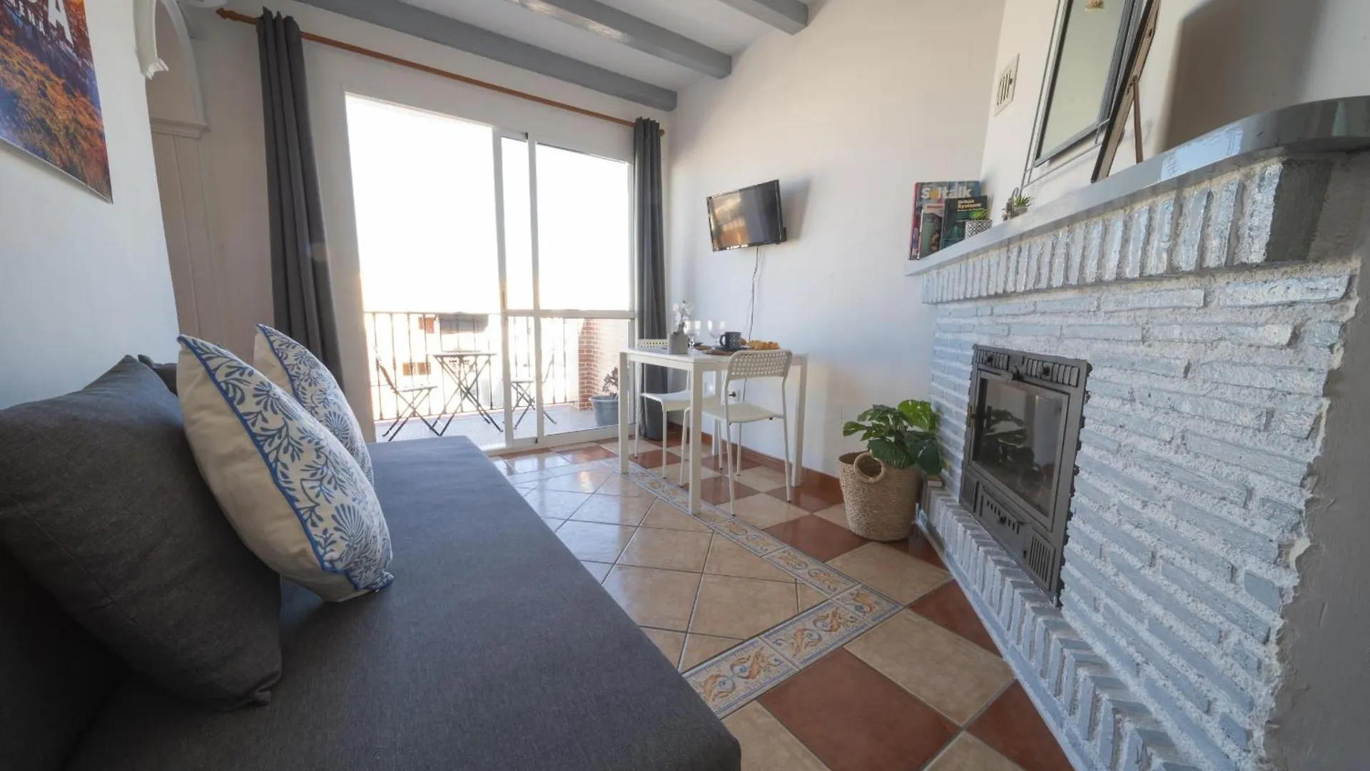 Atico Jimena Granada En El Centro De Nerja Apartamento